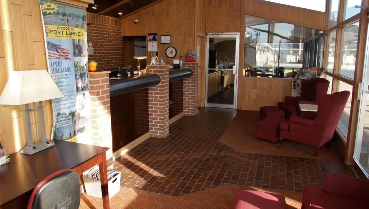 Townsman Inn Larned Exterior photo